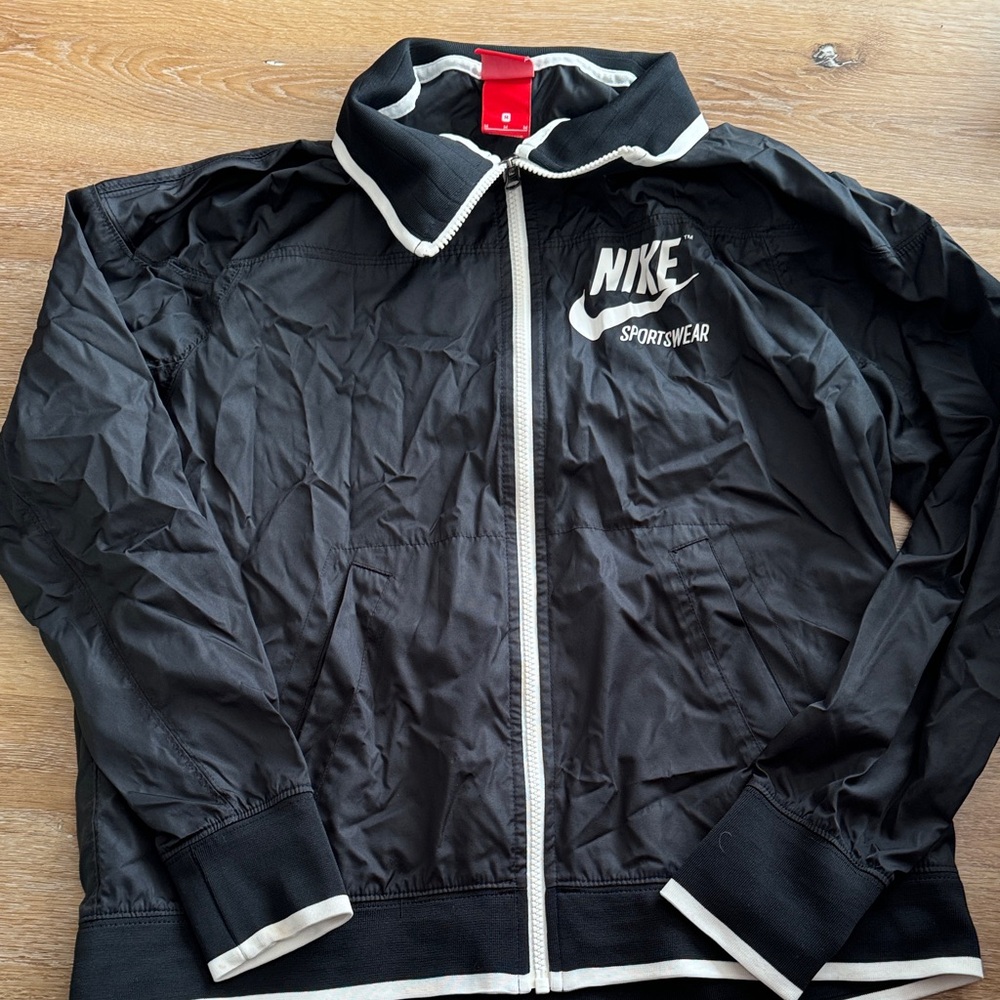 Nike Men's Black and White Windbreaker